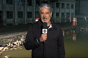 William Bonner, titular do Jornal Nacional, ancora o noticioso direto do Rio Grande do Sul desde o dia 6 (Crédito: Reprodução)