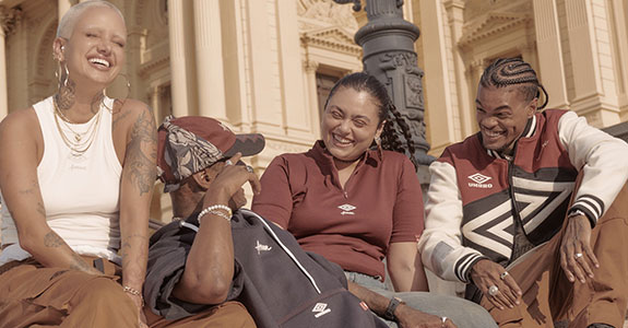 Umbro une modelo esportivo com alfaiataria (Crédito: Divulgação)