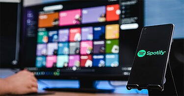 Spotify estrutura agência interna para criar ações para marcas parceiras