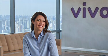 Vivo promove Marina Daineze e reformula estrutura de lideranças