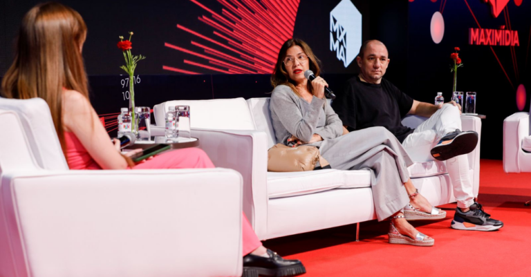O VP de conteúdo e inovação da DM9, Cleber Paradela, e co-CCO da Africa Creative DDB, Joanna Monteiros, abriram o primeiro painel da tarde no segundo dia de Maximídia