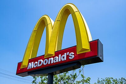 McDonald’s testa anúncios de outras marcas no menu