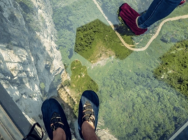 Glass cliff: a armadilha invisível que coloca mulheres no poder
