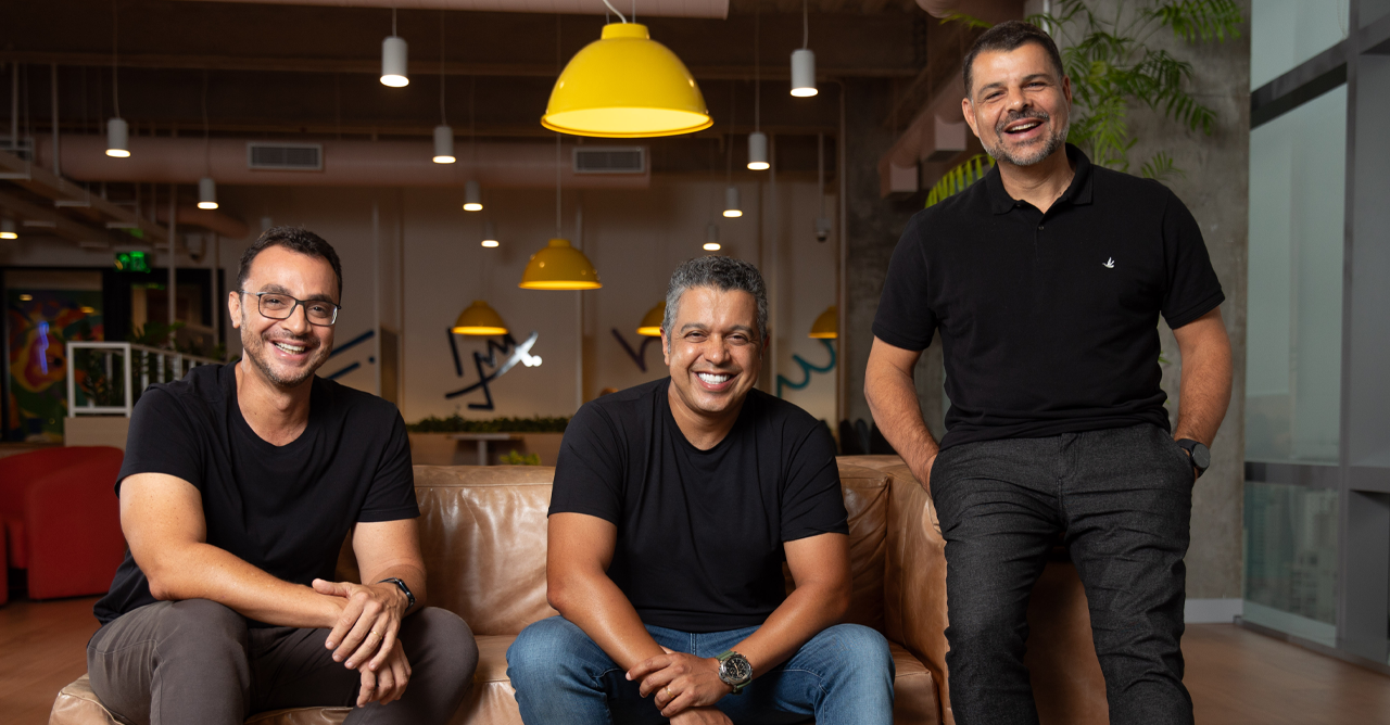 Cristiano Muniz, Leonardo Chebly e Rubem Amarante: executivos celebram aquisição da Wide pela Neooh (Crédito: Divulgação)