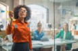 75% das lideranças femininas já viram ideias de mulheres serem descartadas no Brasil