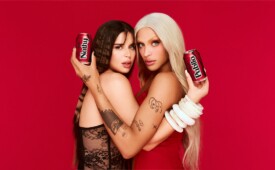 Pabllo Vittar e Nathy Peluso lançam música para nova campanha da Coca-Cola
