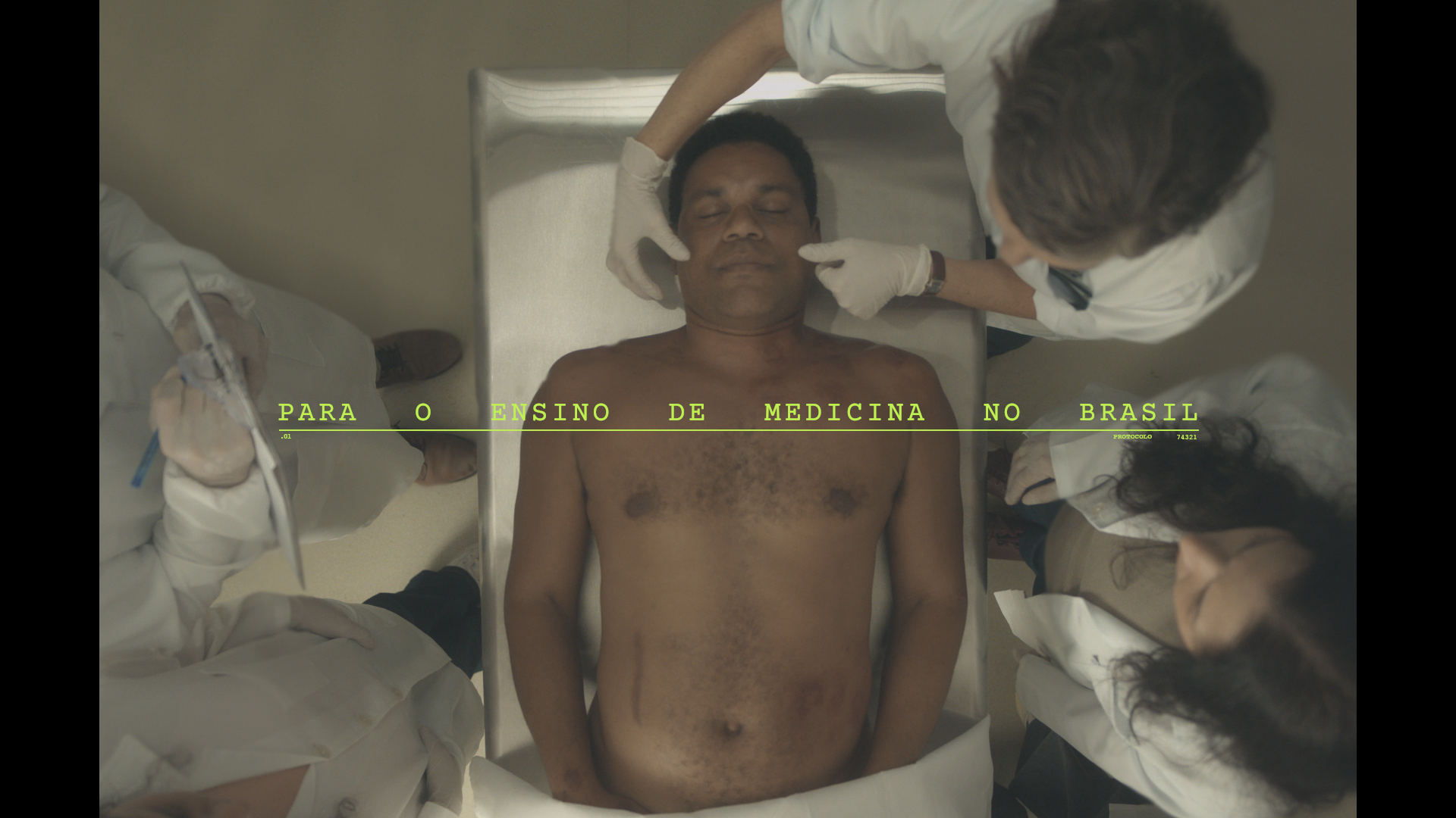 Curta-metragem Corpo Preto acompanha a jornada de um homem negro enfrentando a indiferença e negligência de profissionais de saúde
