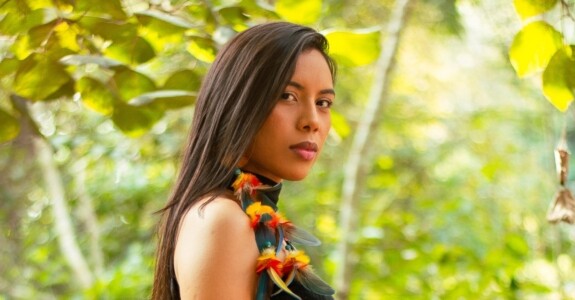 A flecha virou câmera: a força indígena pela lente de Natália Tupi