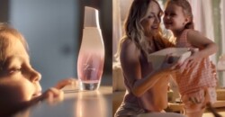 Natura celebra a maternidade em campanha com Tata Estaniecki