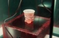 Microplásticos extraídos de sangue humano viram produtos em ação de marketing