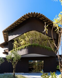 Em Belo Horizonte, a Casa Ricardo Almeida conta com a venda de produtos prêt-a-porter e sob medida