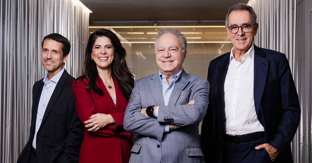 Rodrigo Marques, CEO da Claro, Roberta Godoi, CEO da Unidade para Pequenas e Médias Empresas, José Félix, presidente, e José Formoso, CEO da Unidade de Grandes Empresas e Governo