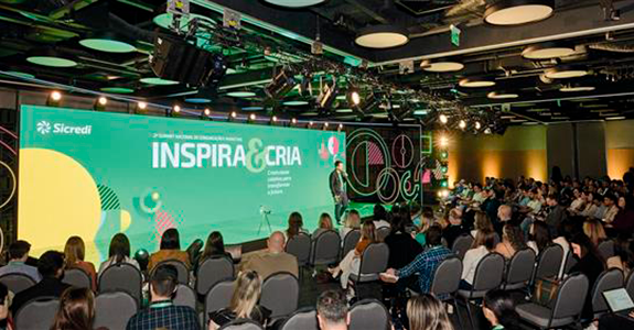 Durante dois dias, especialistas do mercado apresentaram conteúdo sobre criatividade, inovação, diversidade e comunicação para cerca de 160 profissionais de centrais e cooperativas 