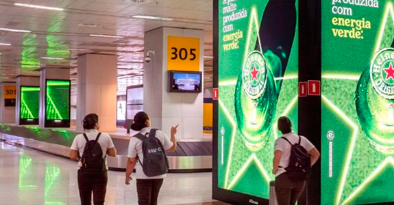 No DOOH, OPL Digital expande o alcance das campanhas, ao unir o impacto físico das telas urbanas à precisão da mídia programática