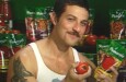 Chay Suede ‘tem o molho’ em ação da Pomarola nas redes sociais