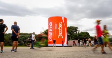 Coca-Cola leva lata interativa gigante ao Parque Villa-Lobos