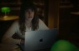 Apple une terror e comédia para falar da volta às aulas