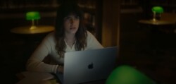 Apple une terror e comédia para falar da volta às aulas