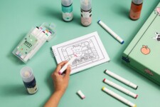 Inspirado na tendência, O Boticário lança livro de colorir