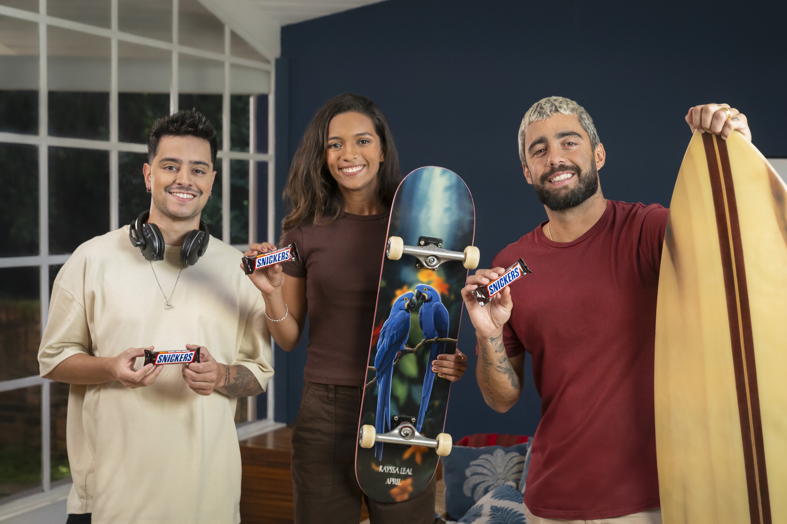 O influenciador Coringa e os atletas Pedro Scooby e Raíssa Leal são os rostos da nova campanha de Snickers