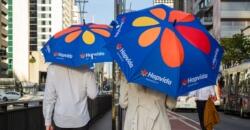 Hapvida e Rentbrella distribuem guarda-chuvas no metrô de São Paulo