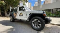 Uber oferece corridas com jipe de Jurassic World, no Rio