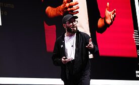 Paulo Aguiar, creator e co-founder do CR_IA, no palco ProXXima