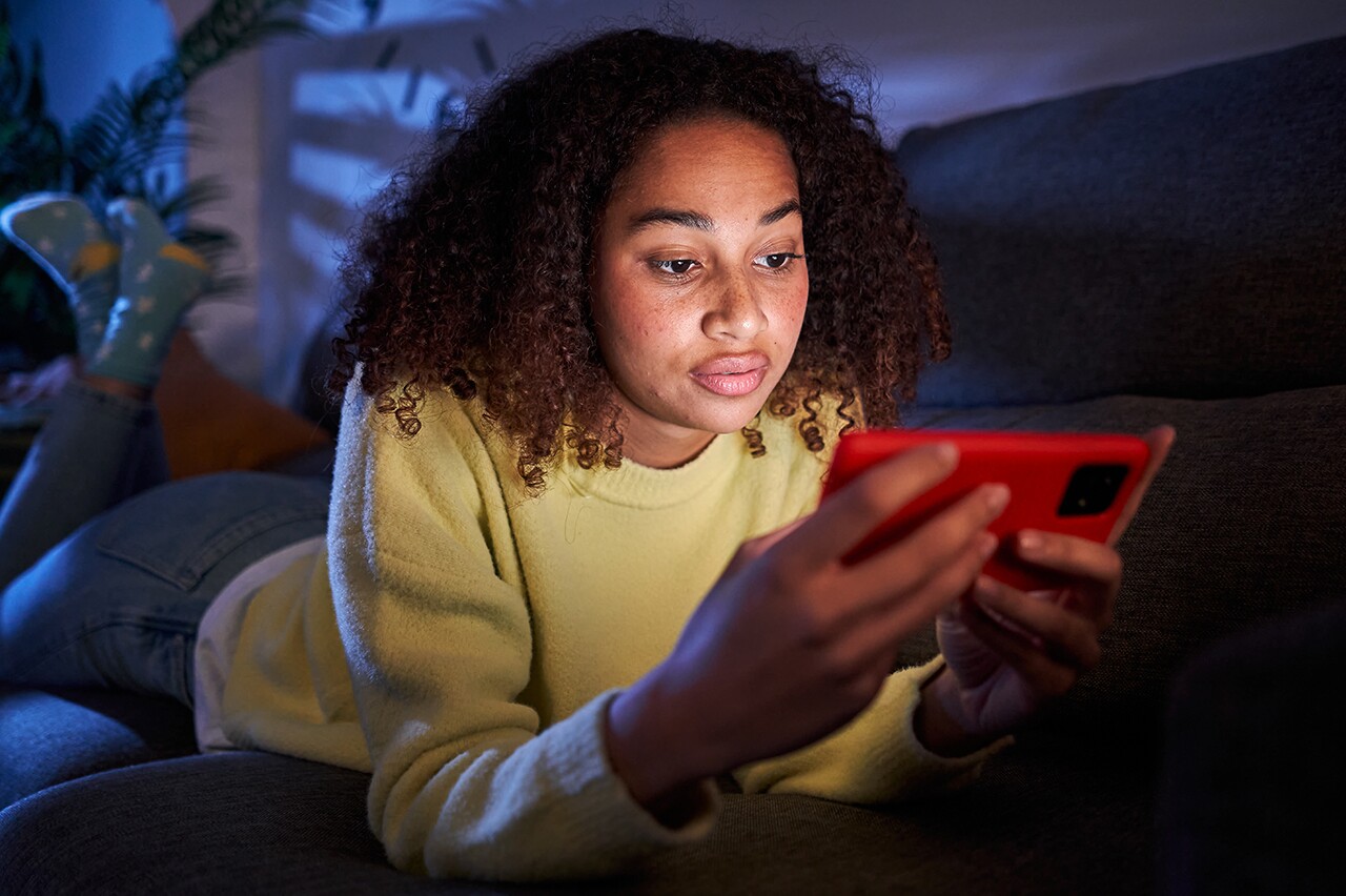 Consumidores se incomodam com a publicidade que interrompe suas atividades (Crédito: CarlosBarquero-shutterstock)