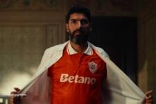 Loco Abreu vira ‘El Responsável’ em campanha da Betano