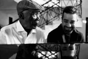 Milton Nascimento e seu filho Augusto, em campanha da Oficina
