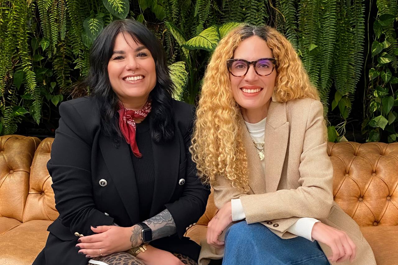 Mayni Alves ao lado de Kika Brandão