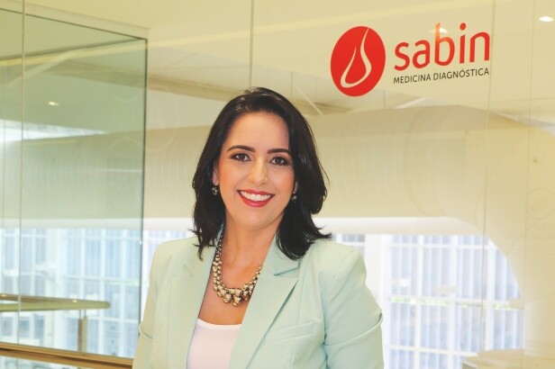 Andrea Pinheiro, diretora de relações institucionais e comunicação corporativa do Grupo Sabin (Crédito: Divulgação)