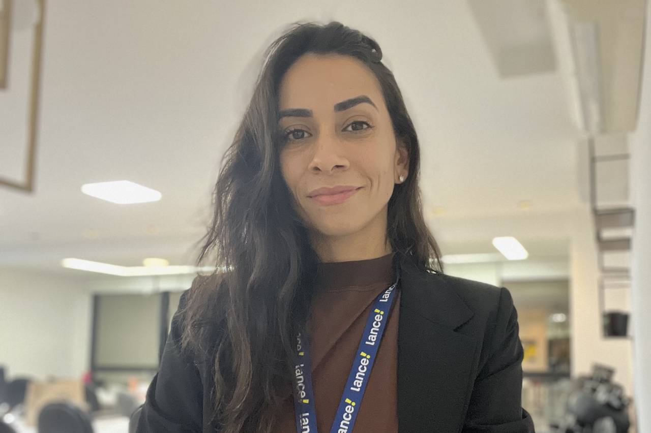 Mariana Quirino no Grupo Lance