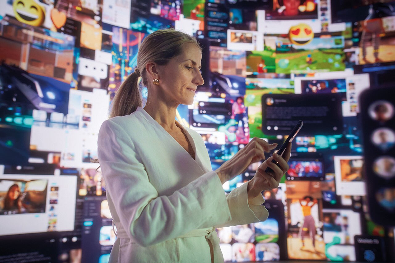 Ver TV e comprar pelo celular: hábito já comum entre brasileiros