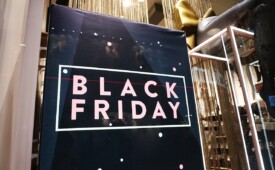 Na Black Friday, ponto físico mantém relevância para experimentação e validação