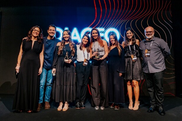 Equipe da Tanqueray comemora os quatro prêmios conquistados no Diageo Awards, com projetos assinados pela Trine e pela Score Group