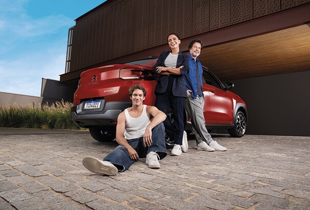 Giovanna Antonelli e Murilo Benício em campanha de lançamento do Citroën Basalt
