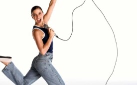 Alice Wegmann é uma das protagonistas da campanha de Hering (Crédito: Divulgação)