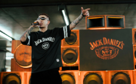 MC Hariel faz show em ativação da Jack Daniel’s para a NFL