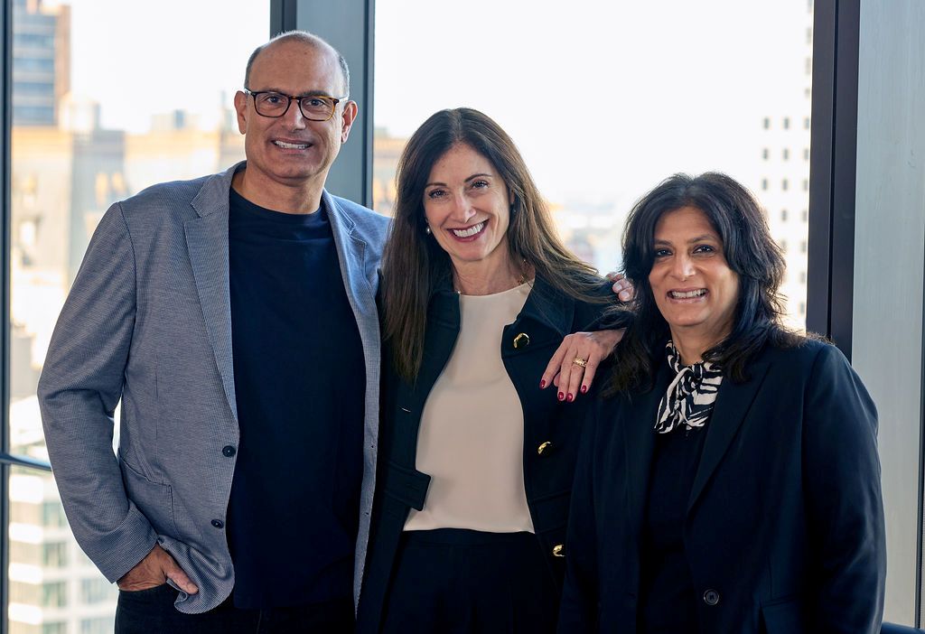 Laurent Ezekiel, Cindy Rose e Devika Bulchandani