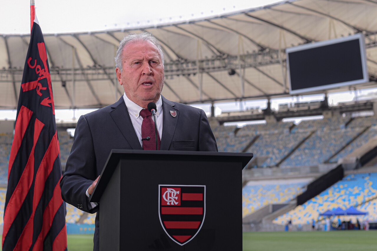 Zico durante pronunciamento sobre a torcida do Flamengo