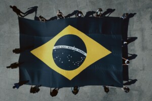 Droga5 reimagina bandeira em campanha