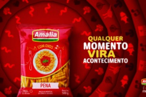 Com Santa Amália, qualquer momento vira acontecimento