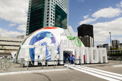 Adidas coloca bola da Copa no centro de experiências