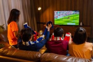 TV por assinatura é o principal meio de consumo dos espectadores (Crédito: Fit Ztudio/Shutterstock)