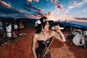 Ana Castela estreia no Spotify Sessions com apresentações de sonoridade pop rock (Crédito: Amanda Adász)