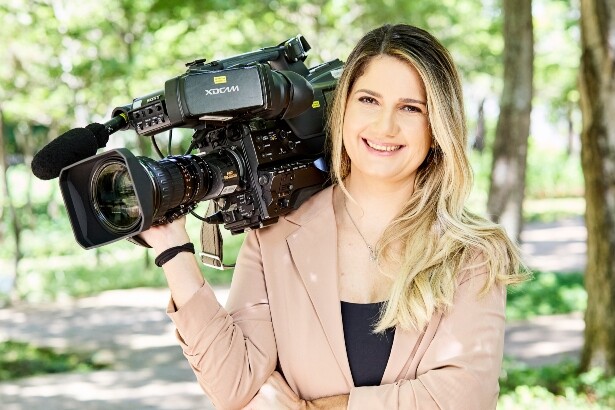 Tatiana Bueno, repórter cinematográfica da Globo (Crédito: Arthur Nobre)