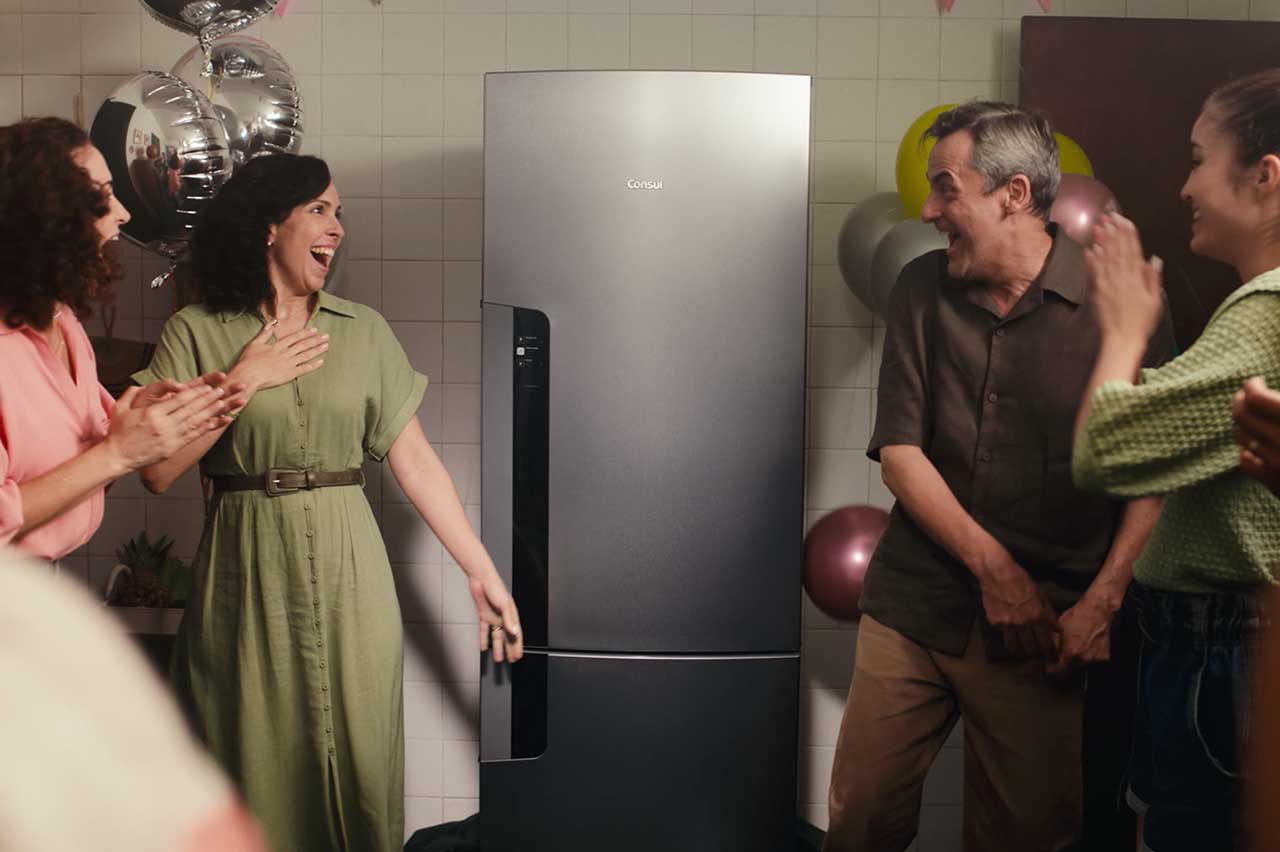 Consul celebra a conquista de um eletrodoméstico em campanha de reposicionamento (Crédito: Reprodução)