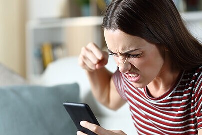 O que é e qual o impacto do “rage bait” na comunicação?