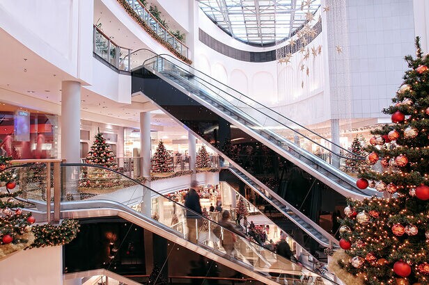 Natal 2025: veja quais as categorias que os consumidores vão investir nesse ano (Crédito: Pryzmat/Shutterstock)